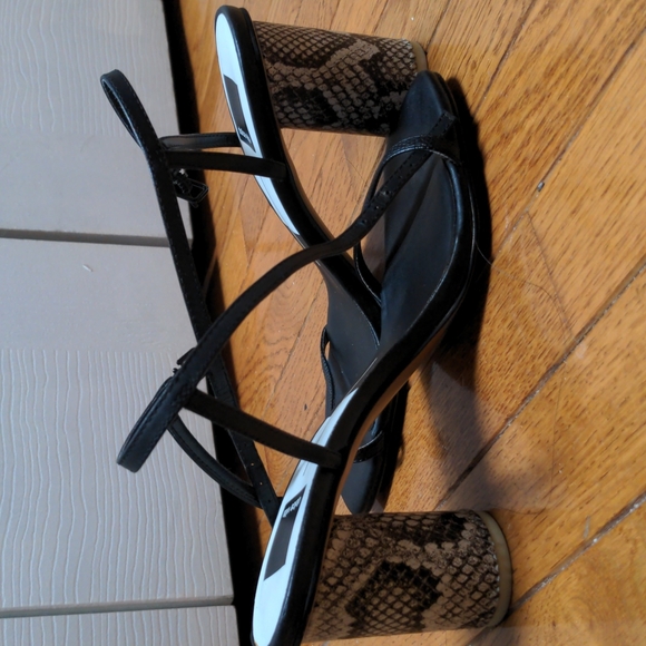Dolce Vita Naomey Block Sandal Heels - Picture 2 of 4